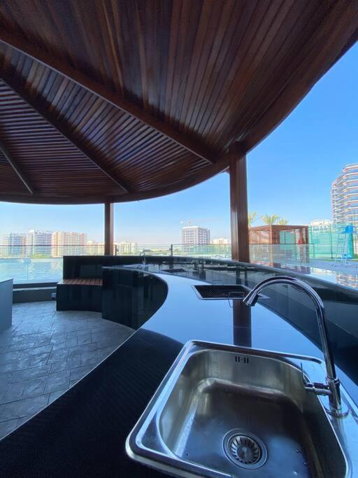 Apartment Near To Downtown With Pool View Dubai
