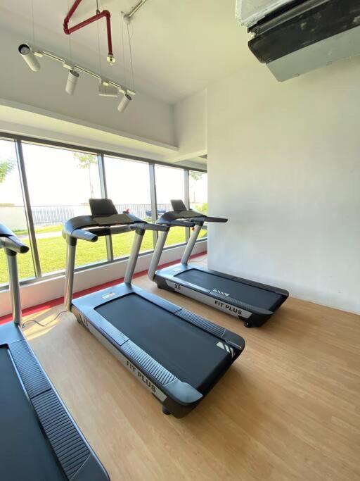 Near To Downtown With Pool View Apartment *