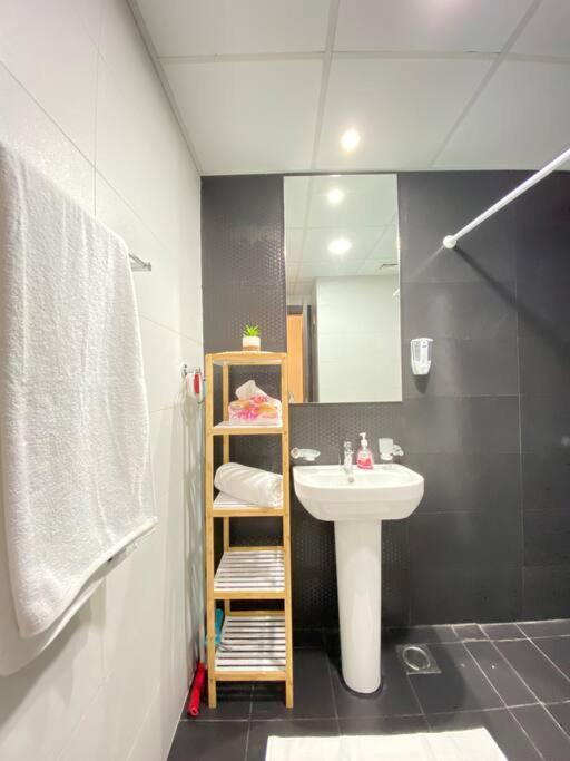 Apartment Near To Downtown With Pool View