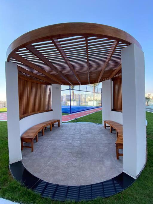 Near To Downtown With Pool View * Dubai
