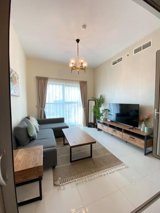 Near To Downtown With Pool View Apartment