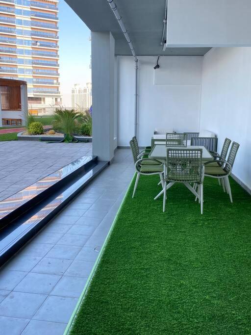 Near To Downtown With Pool View Dubai
