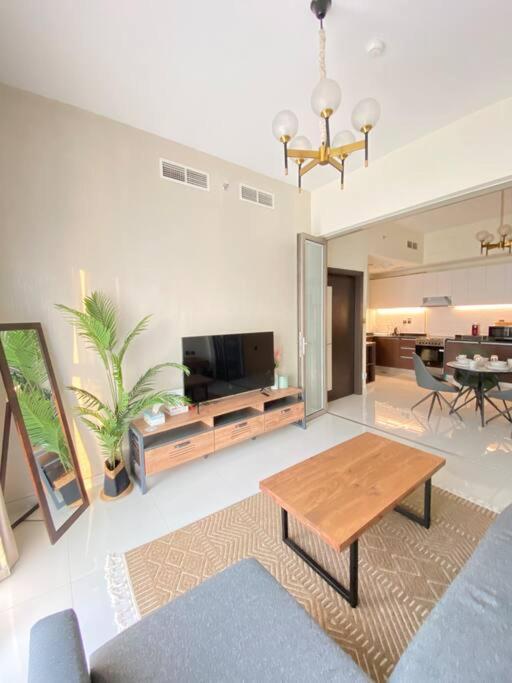 Apartment Near To Downtown With Pool View