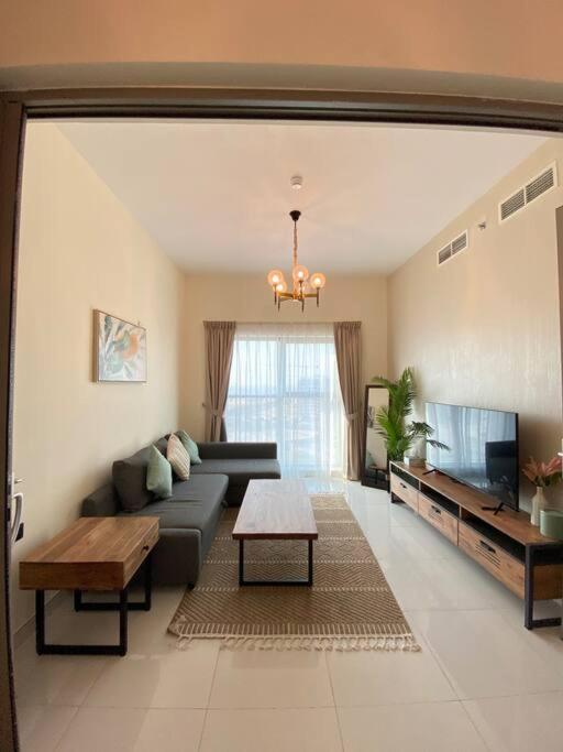 Apartment Near To Downtown With Pool View Dubai