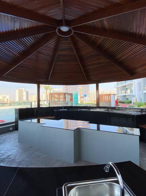 Near To Downtown With Pool View