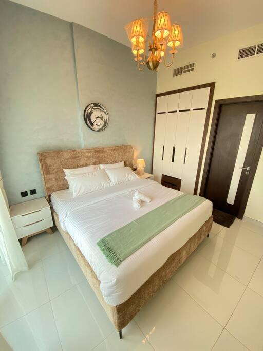 Near To Downtown With Pool View Dubai