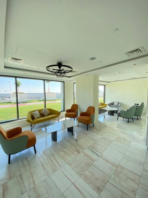 Near To Downtown With Pool View * Dubai