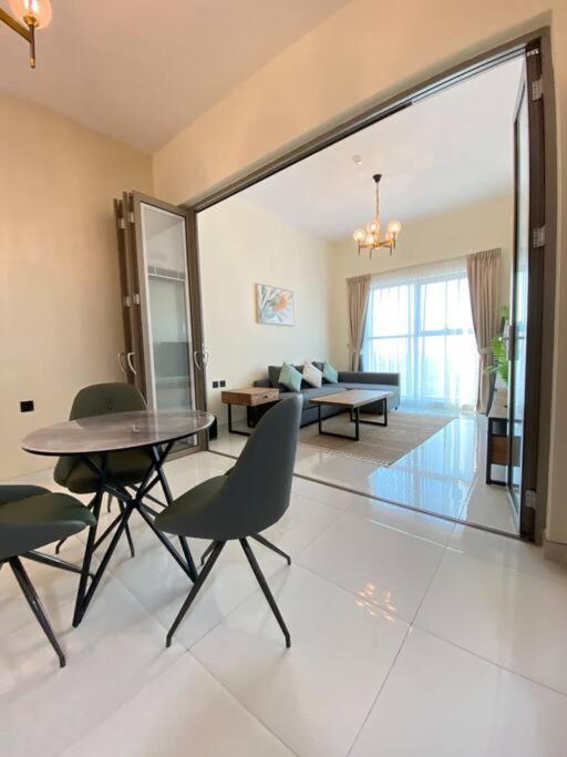 Near To Downtown With Pool View *