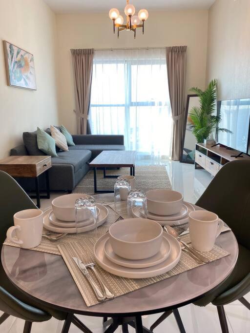Near To Downtown With Pool View Apartment *