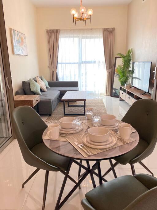 Near To Downtown With Pool View Apartment *