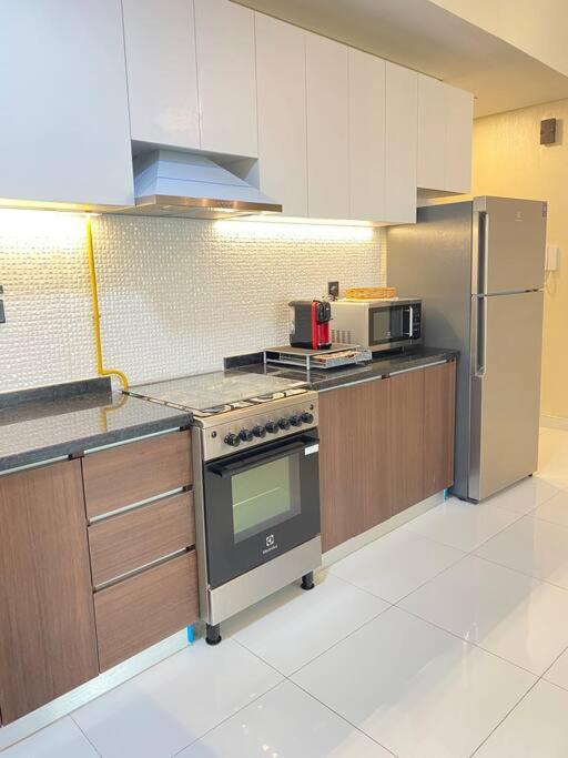 Near To Downtown With Pool View * Dubai